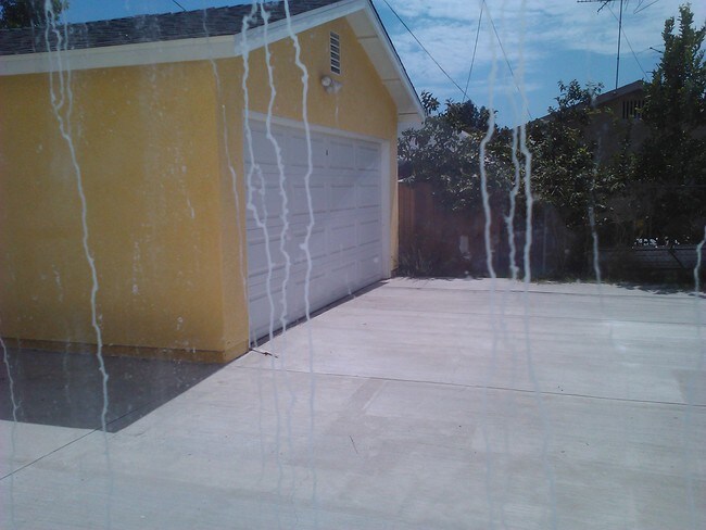 Garage off street parking - 454 E 47th St