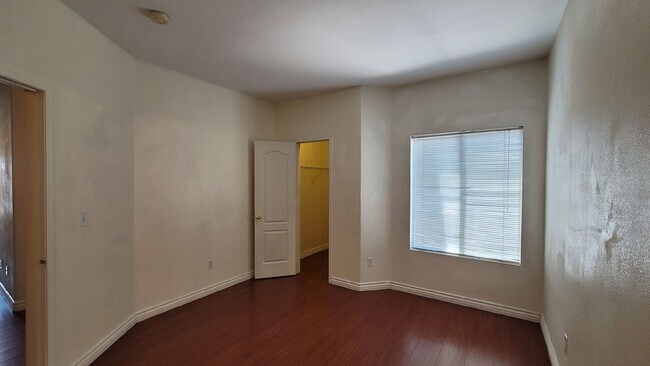 Building Photo - 5525 W Flamingo Rd