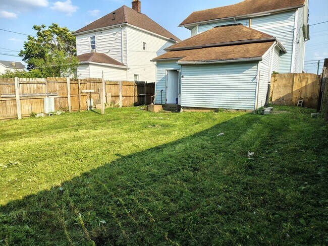 Building Photo - Spacious & Affordable Home In Lima!