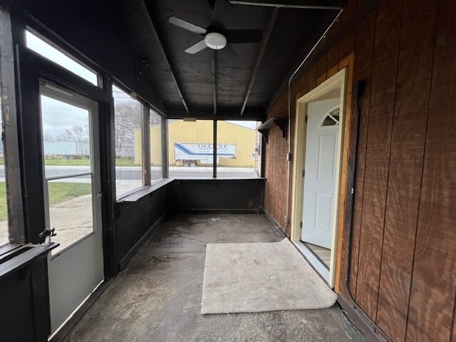 Building Photo - 1301 E 6th St