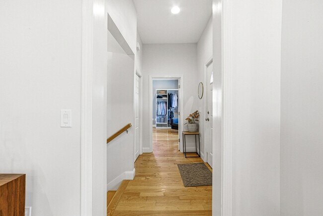 Building Photo - 659 Moody St