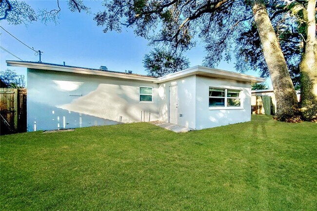 Building Photo - 1429 Spring Ln