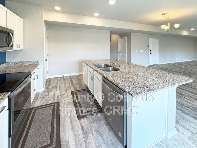 Building Photo - 5975 Mumford Dr.