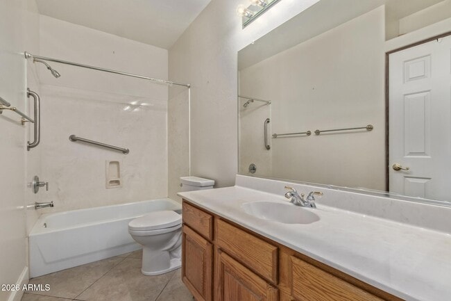 Building Photo - 589 N Acacia Dr