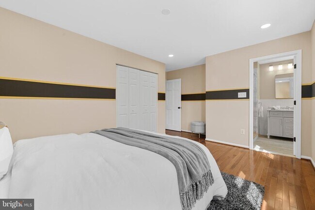 Building Photo - 10429 Headly Ct