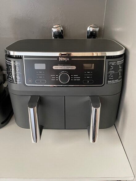 Double air fryer. - 1521 Alexander St