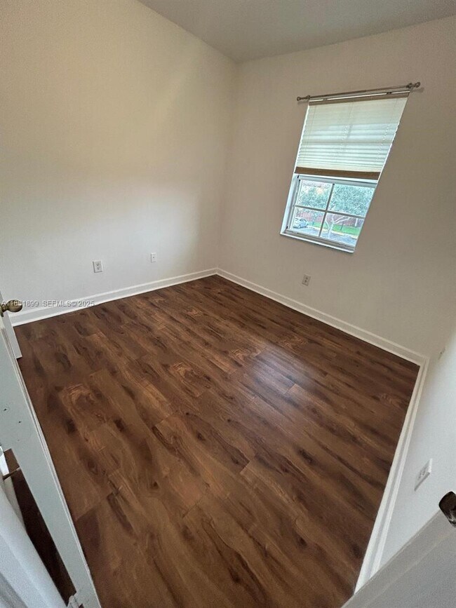 Building Photo - 1650 NE 33rd Ave