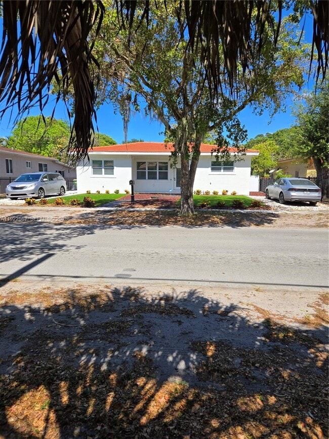 Building Photo - 987 NE 145th St