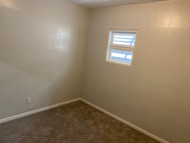 Building Photo - 907 Chartiers Ave