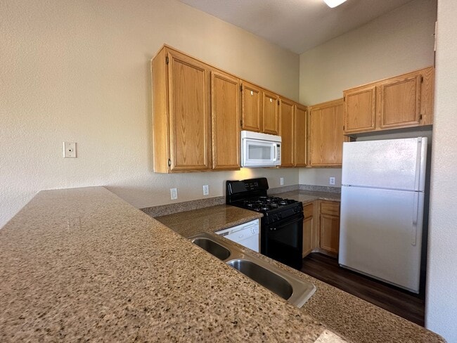 Building Photo - Adorable 3 bedroom Las Vegas Nv condo