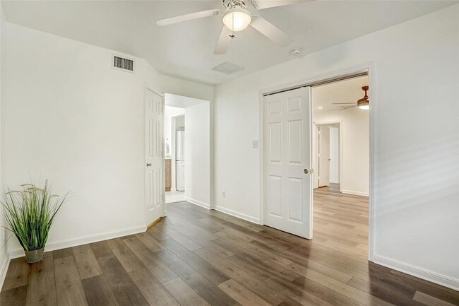 Building Photo - 7685 Northcross Dr