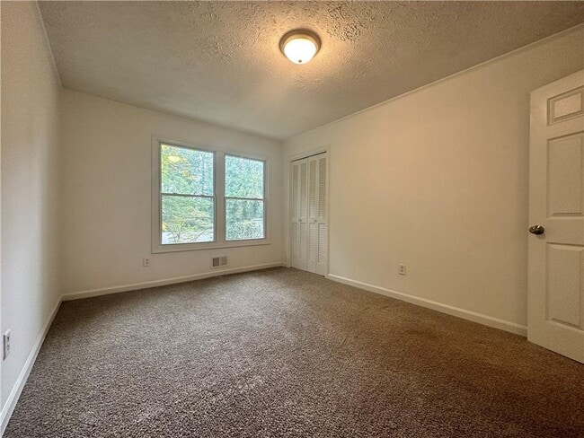 Building Photo - 1231 Woodleigh Rd SW