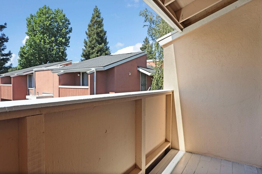 Building Photo - 3702 W Benjamin Holt Dr