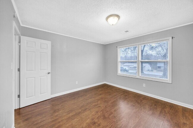 Building Photo - Welcome to your renovated 3-bed, 2-bath gem in scenic Gaffney, SC! $1,450/mo rent