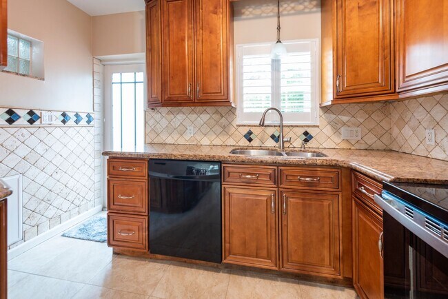 Building Photo - READY FOR A NEW TENANT - EXCELLENT PRIVATE PROPERTY IN SOUTH MIDDLE RIVER