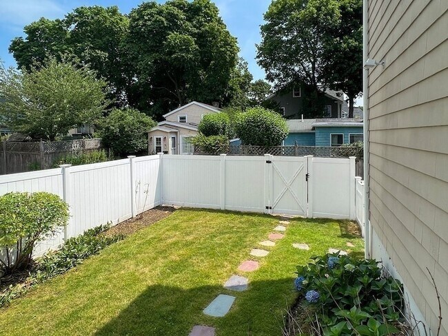 Building Photo - 22 Chandler St