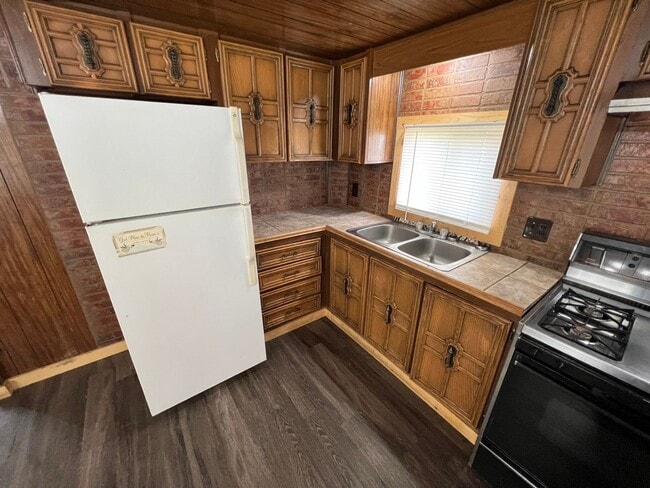 Building Photo - 2 Bedroom 1 Bath Updated Mobile Home in A ...