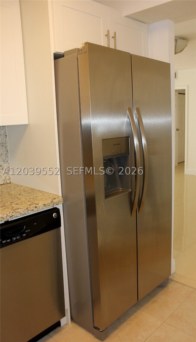 Building Photo - 2333 Brickell Ave