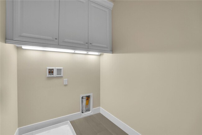 Building Photo - 64 Bianco