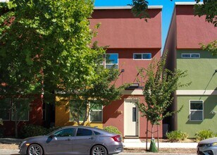Building Photo - 859 Graphite Ln