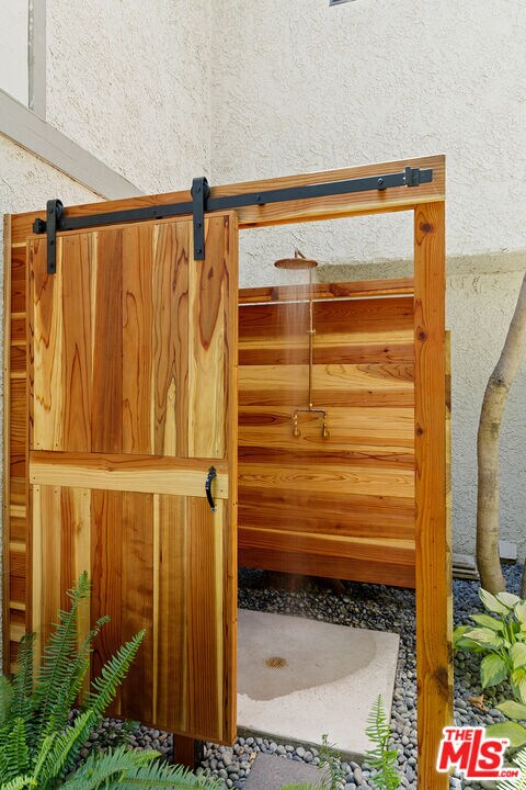 Building Photo - 6515 Dume Dr