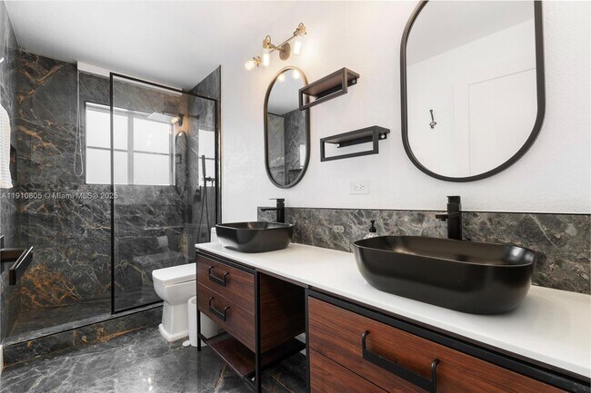 Building Photo - 932 Nandina Dr