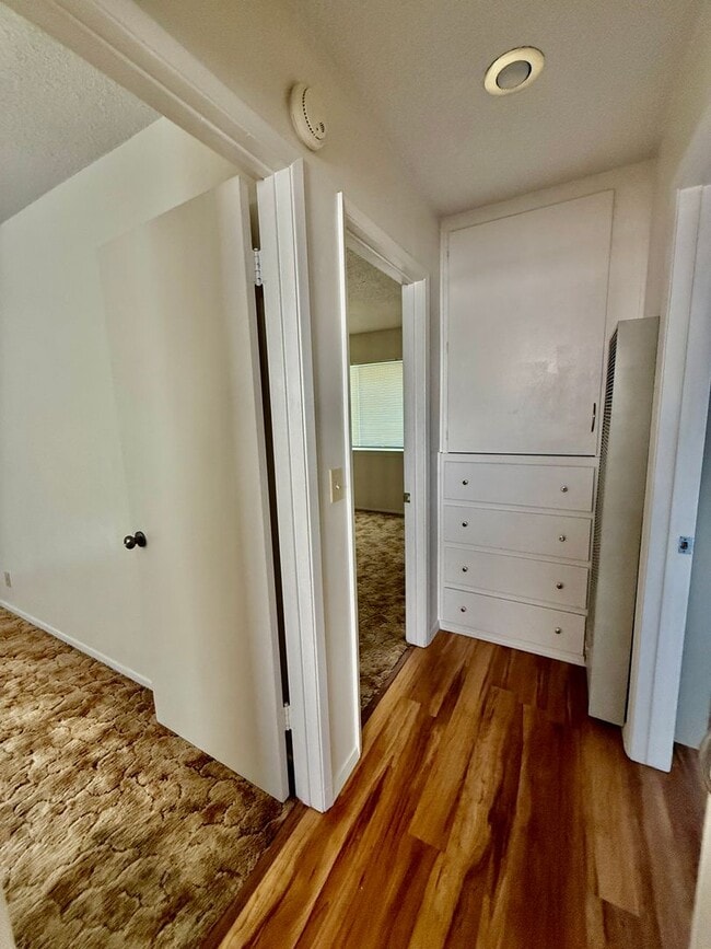 Building Photo - 287 E Elm St