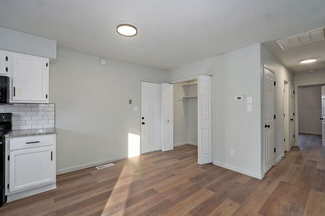 Building Photo - 2941 W Pacific St