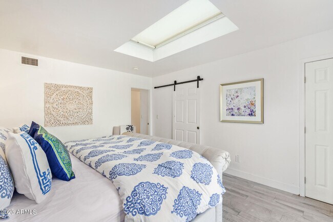 Building Photo - 4450 E Camelback Rd