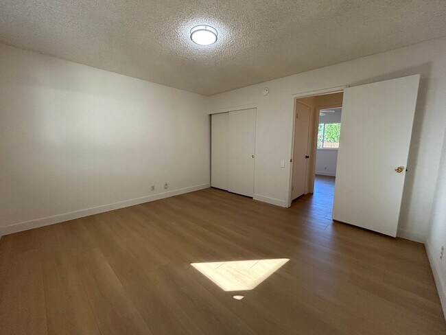 Building Photo - Beautifully Renovated 4 Bedroom 2 Bath Sin...