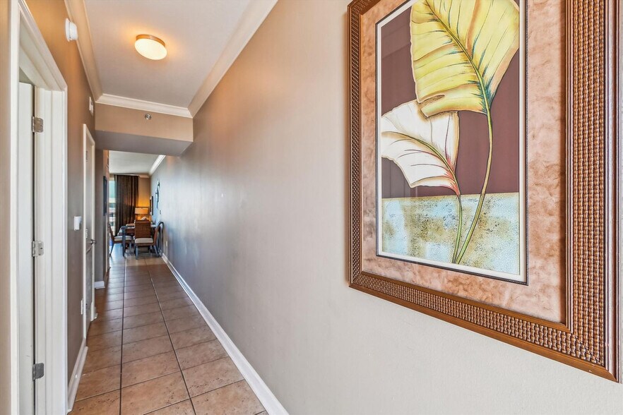 Building Photo - 9900 S Thomas Dr