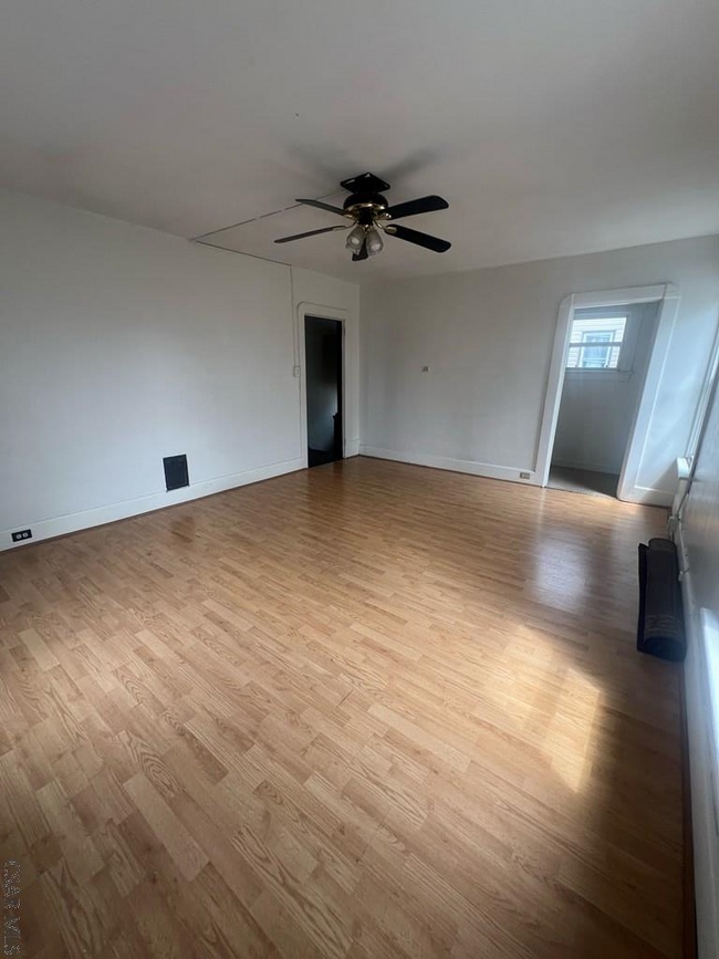 Building Photo - 648 S Ankeny Ave