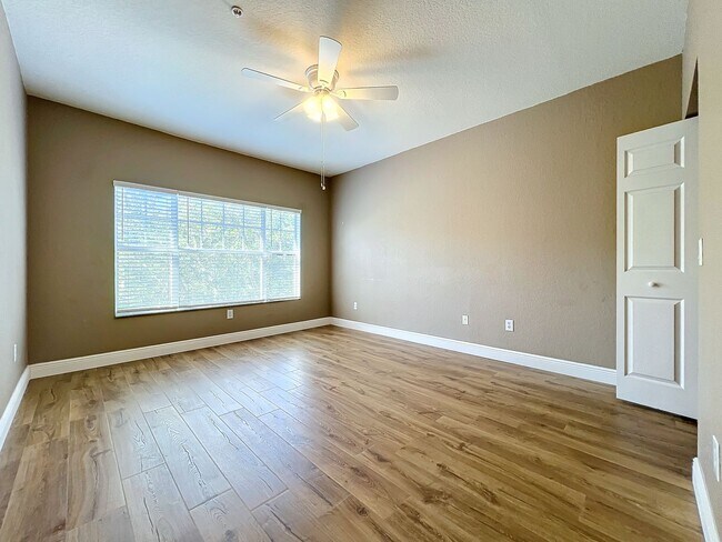 Building Photo - LUXURY 3 Bedroom / 2 Bath Townhome in a ga...