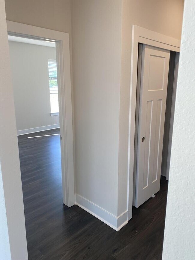 Building Photo - W218N16046 Tiger Lily Dr