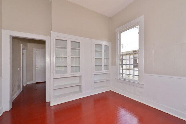 Building Photo - Nice Historic Home Near  Downtown