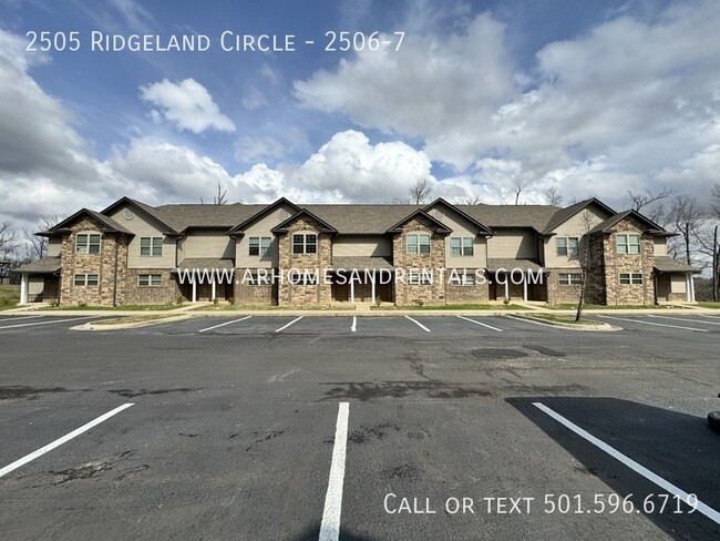 Building Photo - Ridgeland Townhomes | 2 Bed | 2.5 Bath