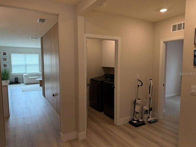 Building Photo - 33412 Country House Dr