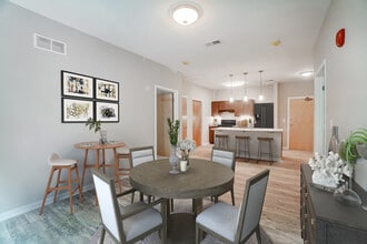 Building Photo - Victory Vistas