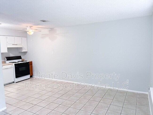 Building Photo - 1203 Southport Dr