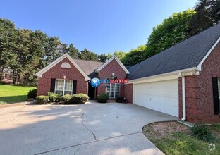 Building Photo - Lovely ranch in SOUTH FORSYTH cluster in C...