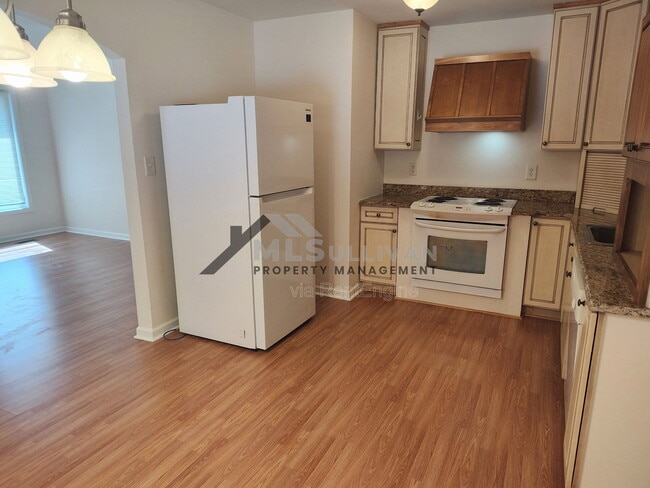 Building Photo - 308 Lakeshore Dr