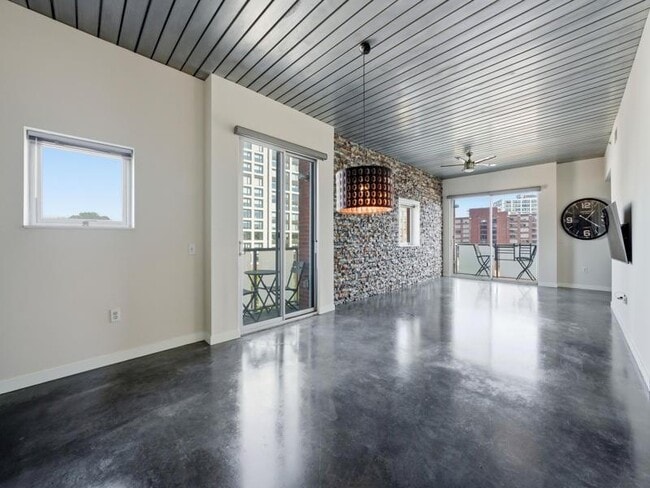Building Photo - 620 Glen Iris Dr NE