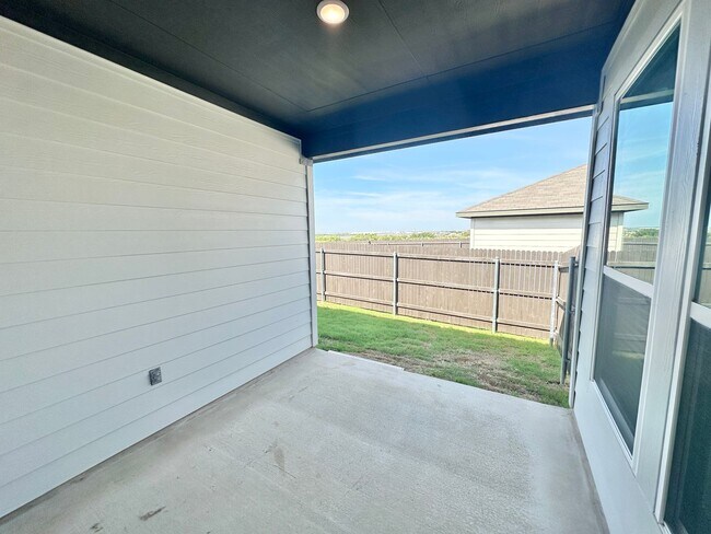 Building Photo - Luxury 3-Bed, 2-Bath in Emma Park!