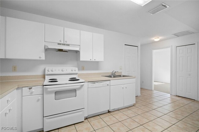 Building Photo - 4646 15th St SW