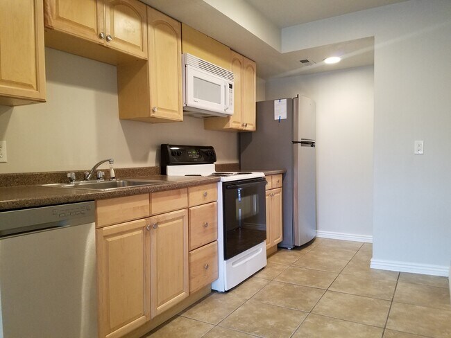 Building Photo - 7942 S Chadbourne Dr