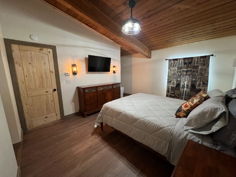 Building Photo - 2301 Lincoln