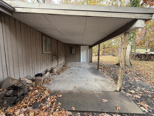 Building Photo - 900 Lakeview Pkwy