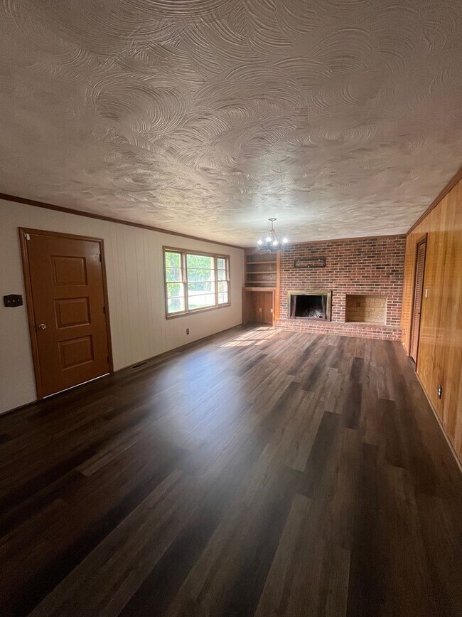 Building Photo - 113 Cavins Rd