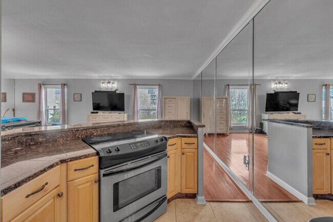 Building Photo - 11 Music Square E