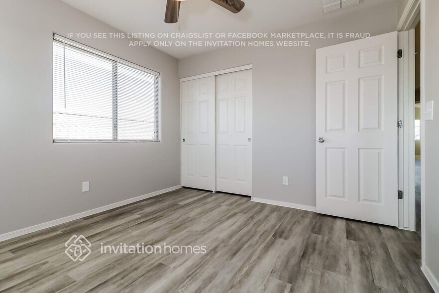 Building Photo - 25842 W Gibson Ln